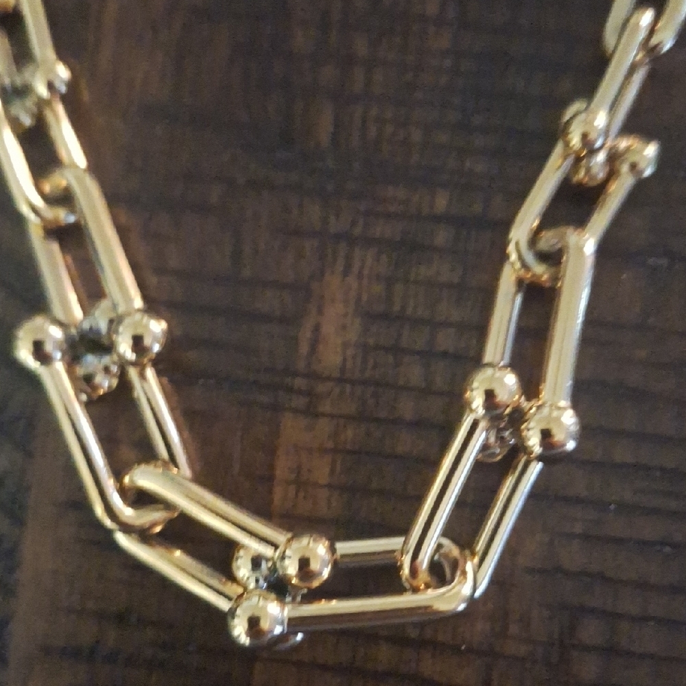 Elegant Gold Chain Necklace - Picture 5 of 5